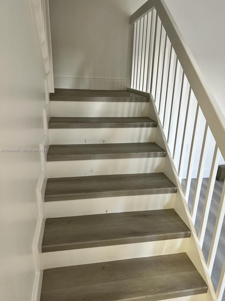 WATERSIDE LUXURY TOWNHOME - Residential