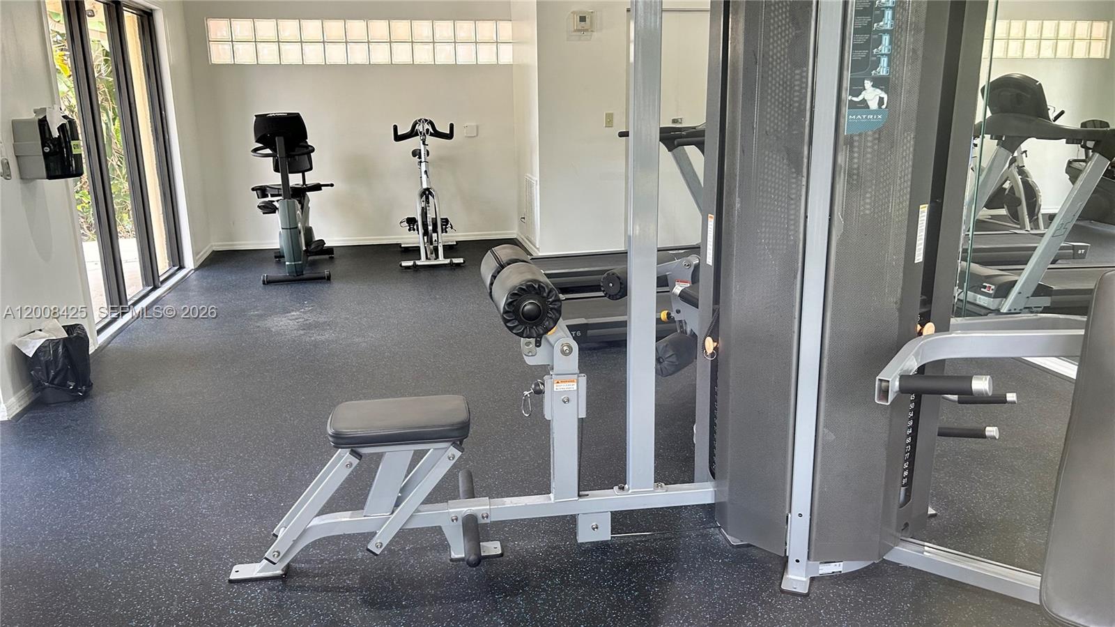 WATERSIDE LUXURY TOWNHOME - Residential