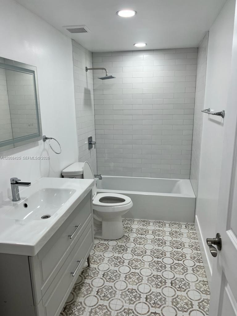 WATERSIDE LUXURY TOWNHOME - Residential