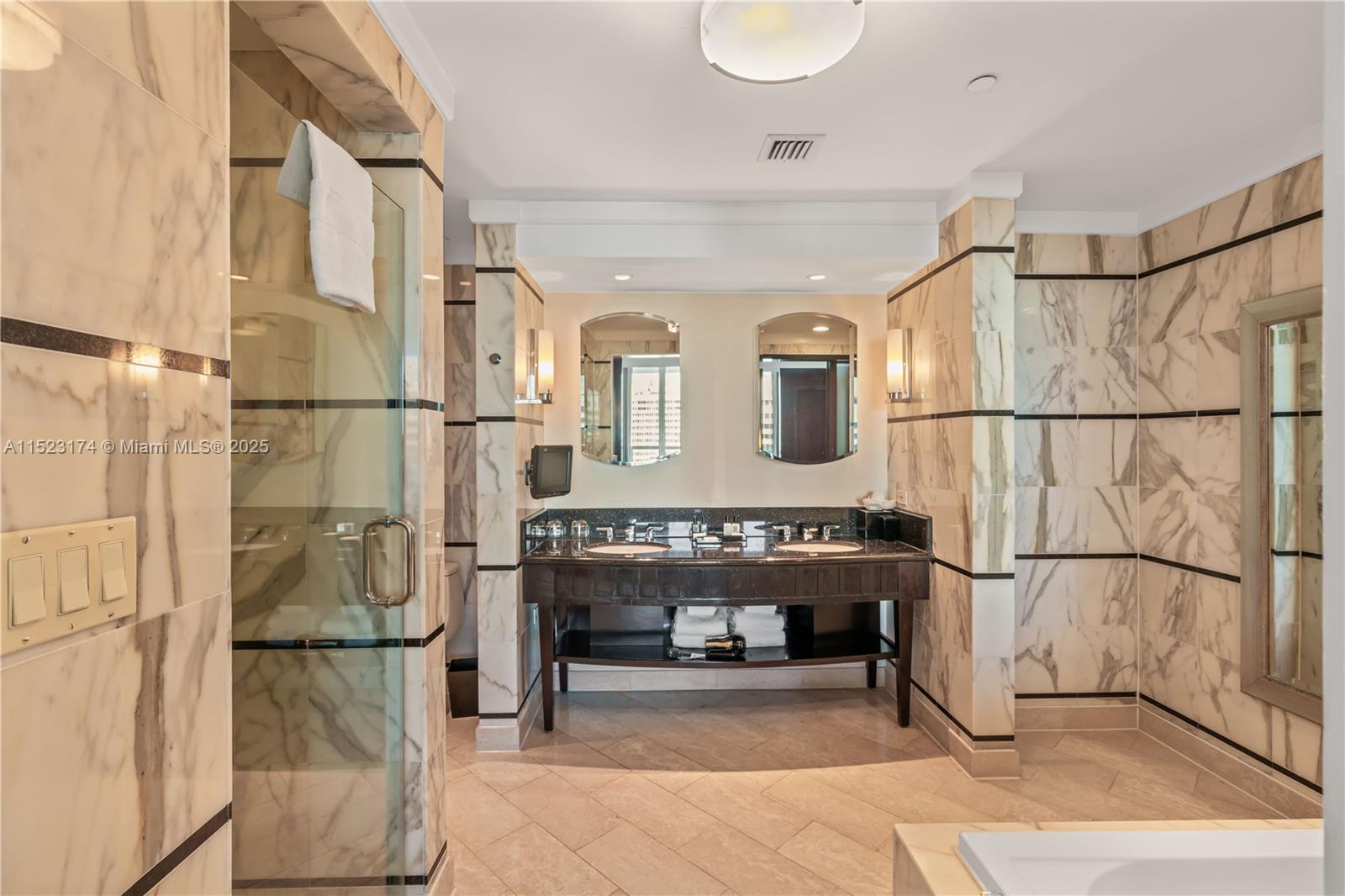 Fontainebleau III - Residential