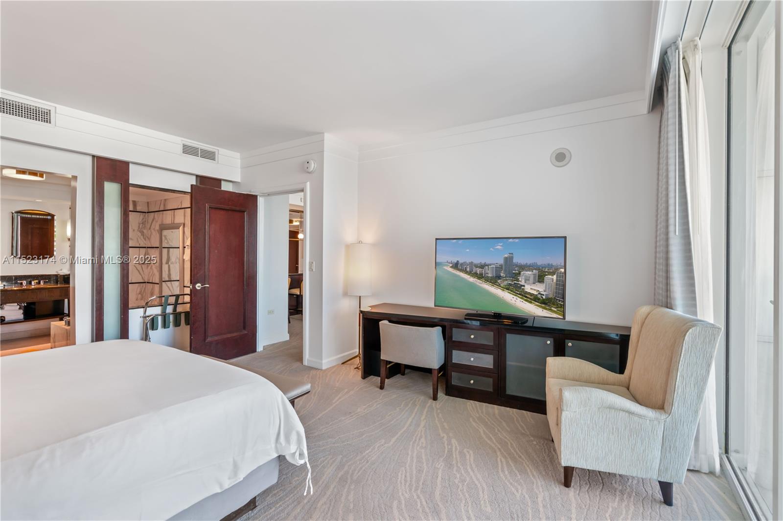 Fontainebleau III - Residential