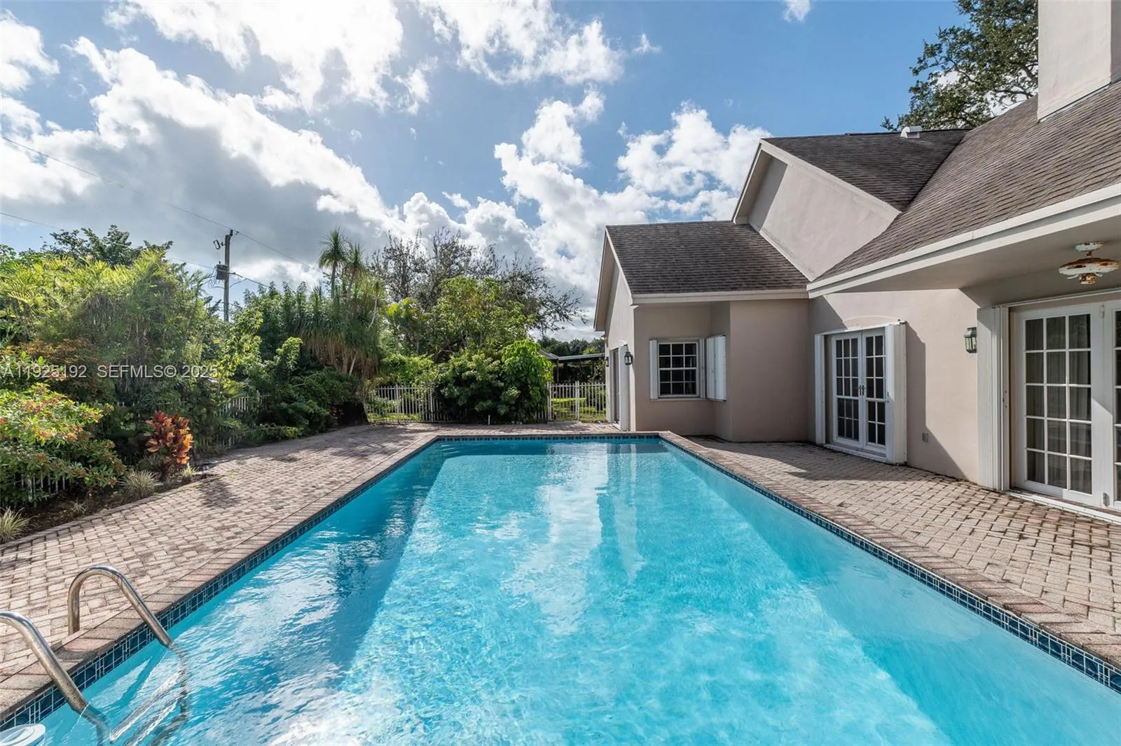 Palmetto Bay, Florida 33158, United States, 4 Bedrooms Bedrooms, ,3 BathroomsBathrooms,Residential,Pending,251179