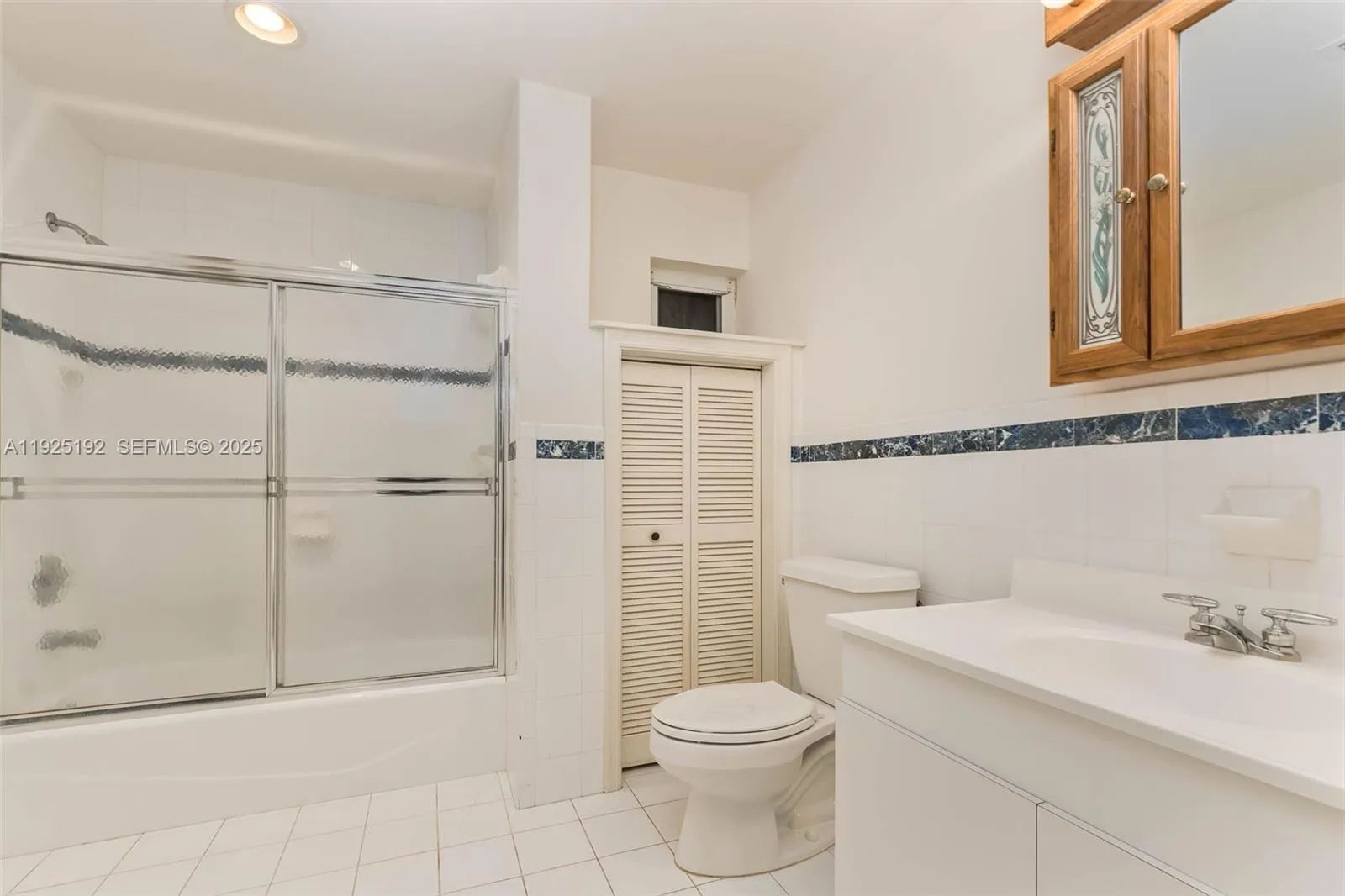 Palmetto Bay, Florida 33158, United States, 4 Bedrooms Bedrooms, ,3 BathroomsBathrooms,Residential,Pending,251179