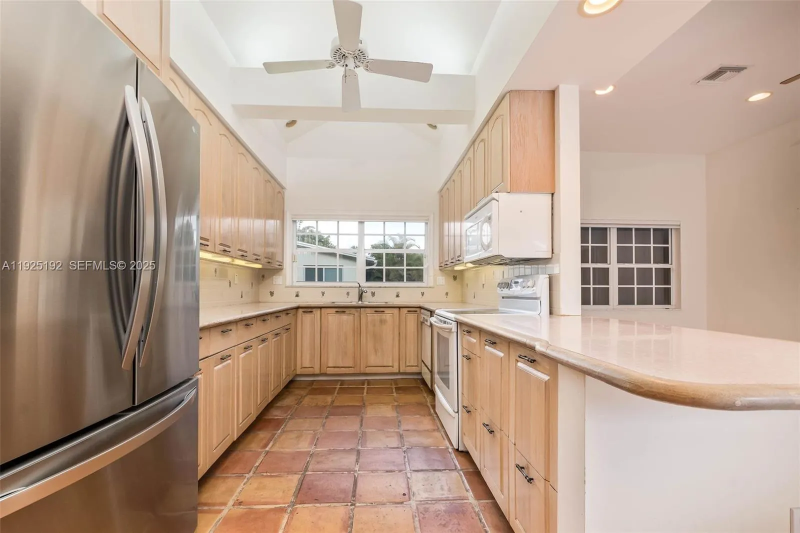 Palmetto Bay, Florida 33158, United States, 4 Bedrooms Bedrooms, ,3 BathroomsBathrooms,Residential,Pending,251179