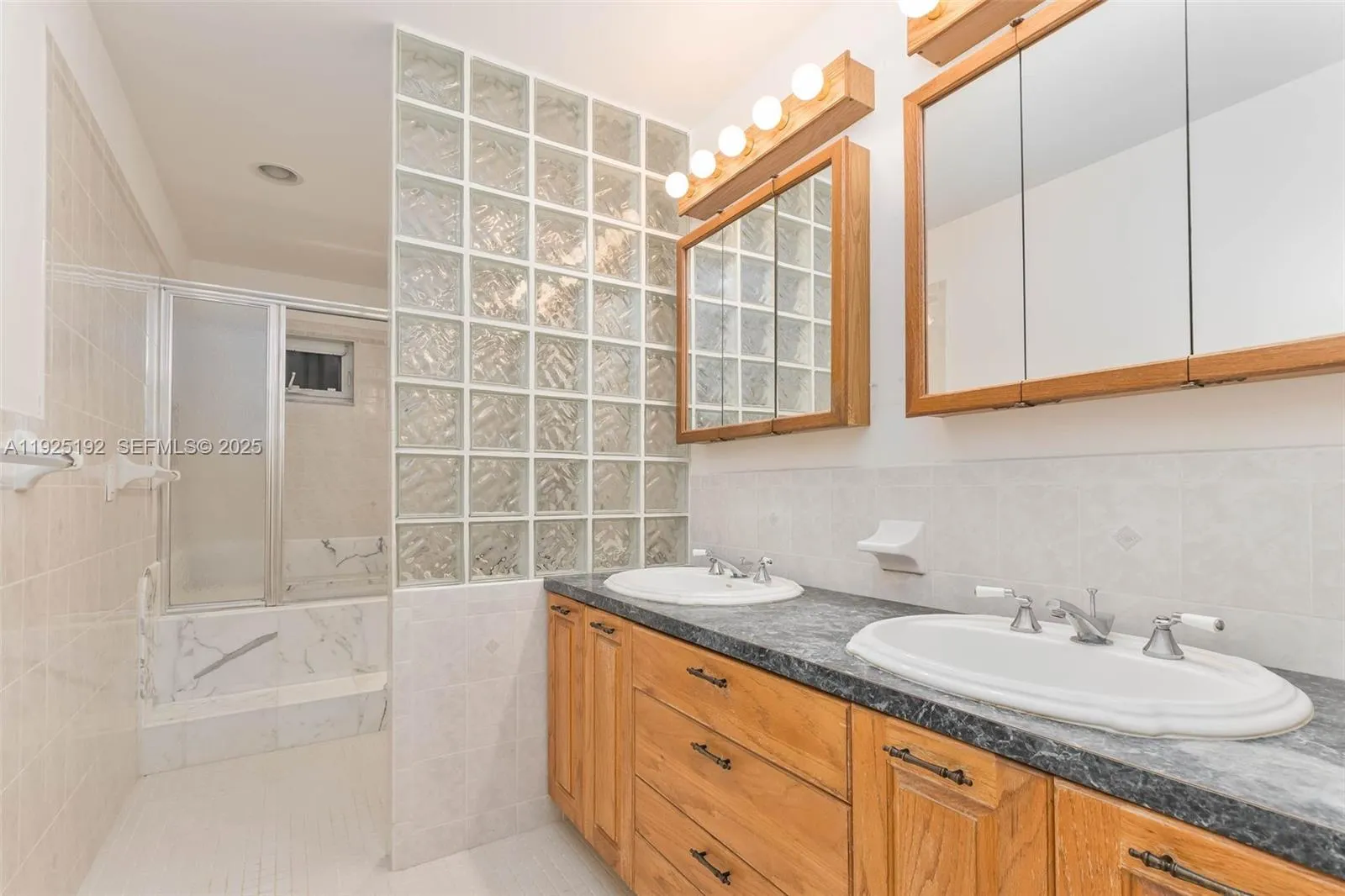 Palmetto Bay, Florida 33158, United States, 4 Bedrooms Bedrooms, ,3 BathroomsBathrooms,Residential,Pending,251179