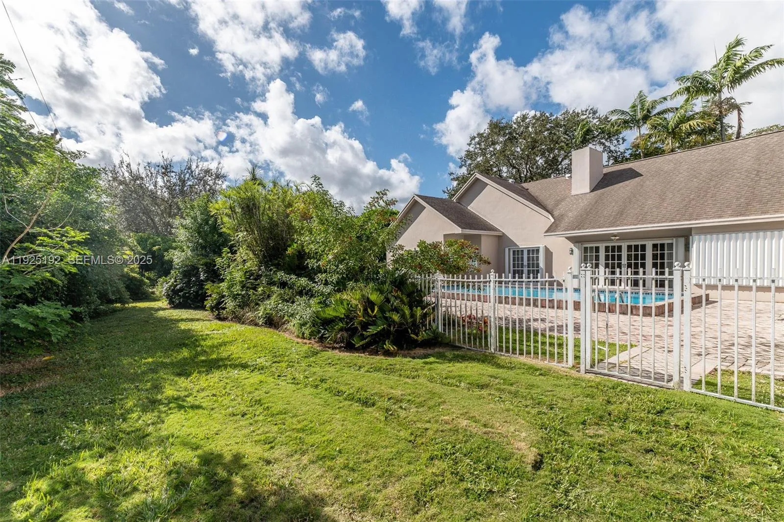 Palmetto Bay, Florida 33158, United States, 4 Bedrooms Bedrooms, ,3 BathroomsBathrooms,Residential,Pending,251179