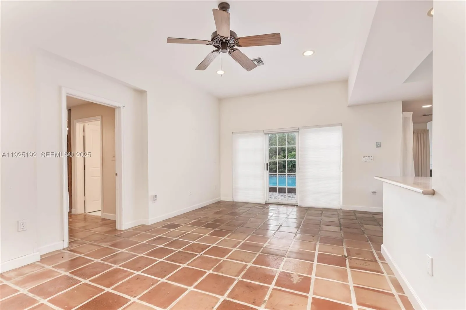 Palmetto Bay, Florida 33158, United States, 4 Bedrooms Bedrooms, ,3 BathroomsBathrooms,Residential,Pending,251179