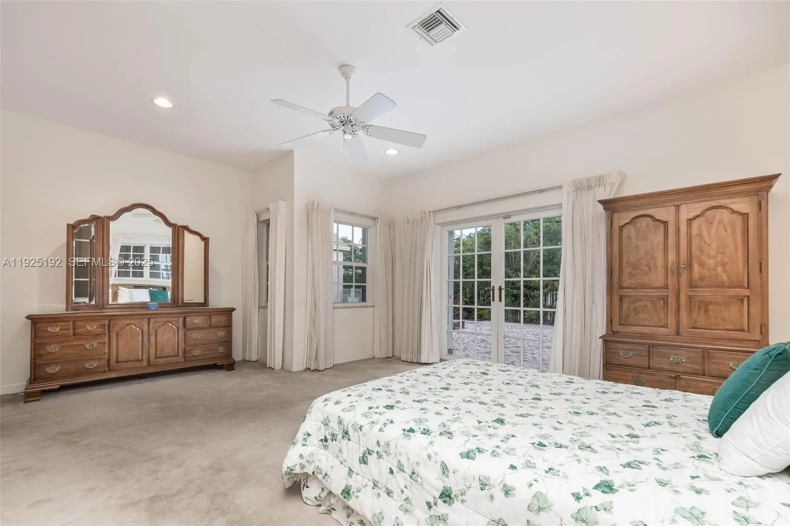 Palmetto Bay, Florida 33158, United States, 4 Bedrooms Bedrooms, ,3 BathroomsBathrooms,Residential,Pending,251179