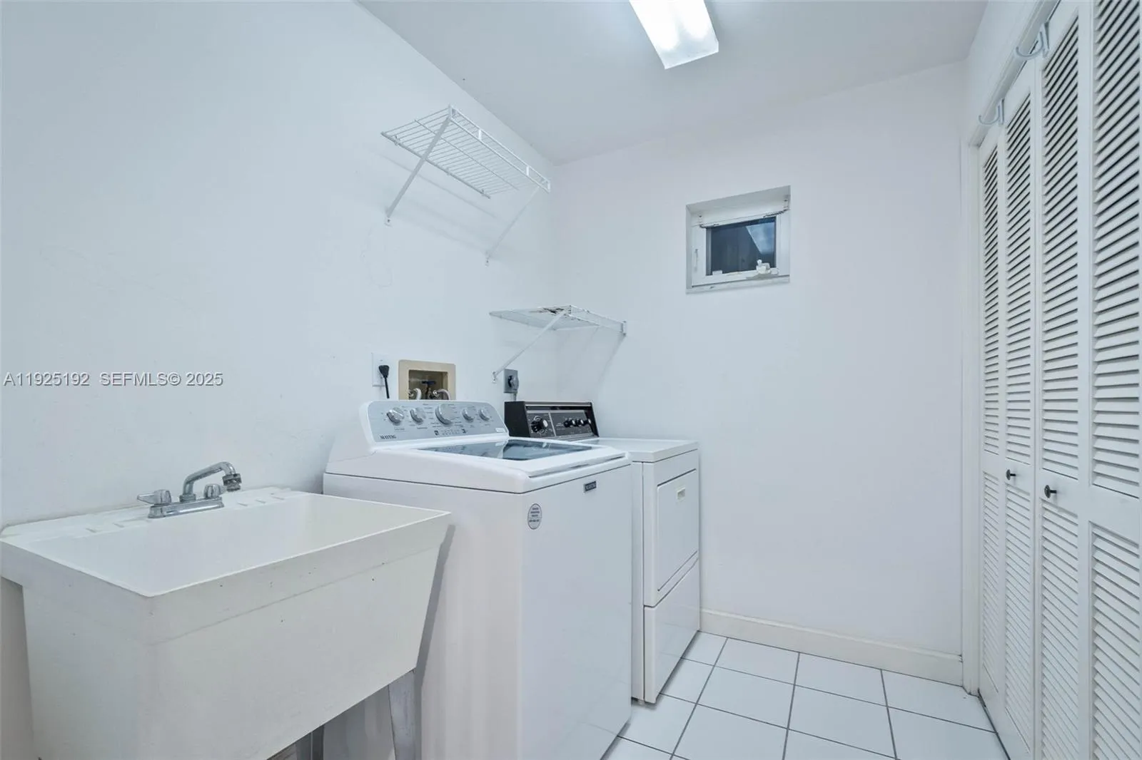 Palmetto Bay, Florida 33158, United States, 4 Bedrooms Bedrooms, ,3 BathroomsBathrooms,Residential,Pending,251179