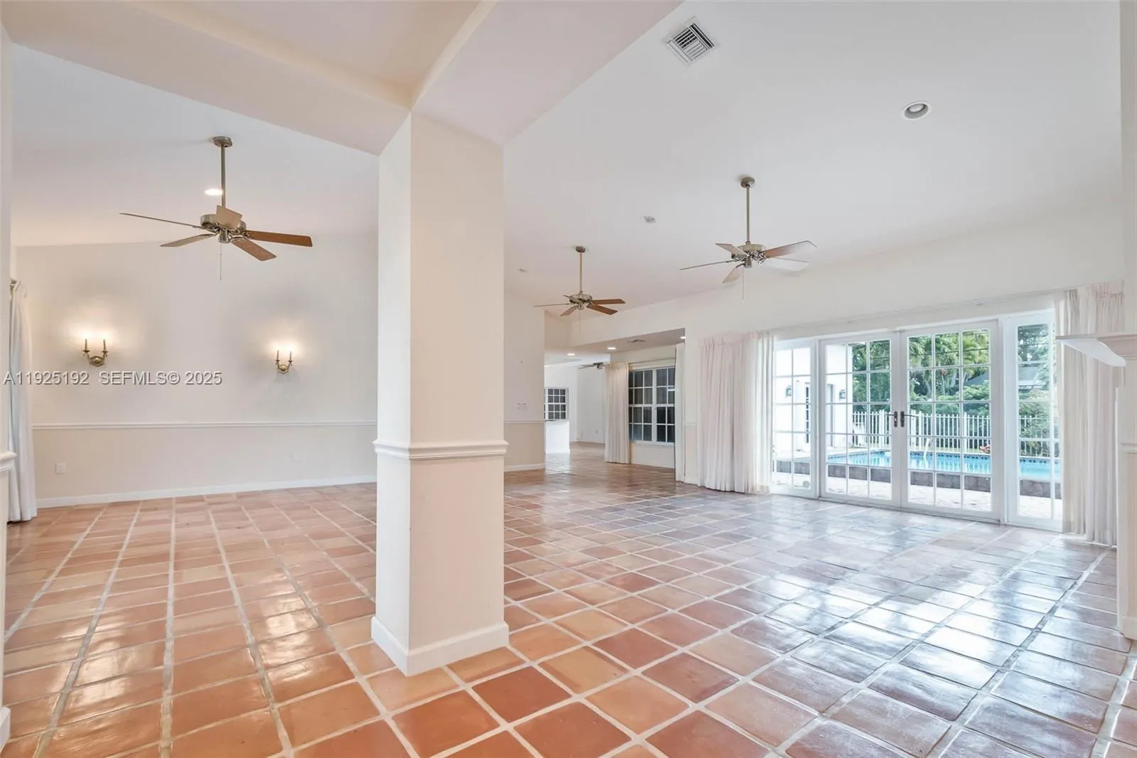 Palmetto Bay, Florida 33158, United States, 4 Bedrooms Bedrooms, ,3 BathroomsBathrooms,Residential,Pending,251179