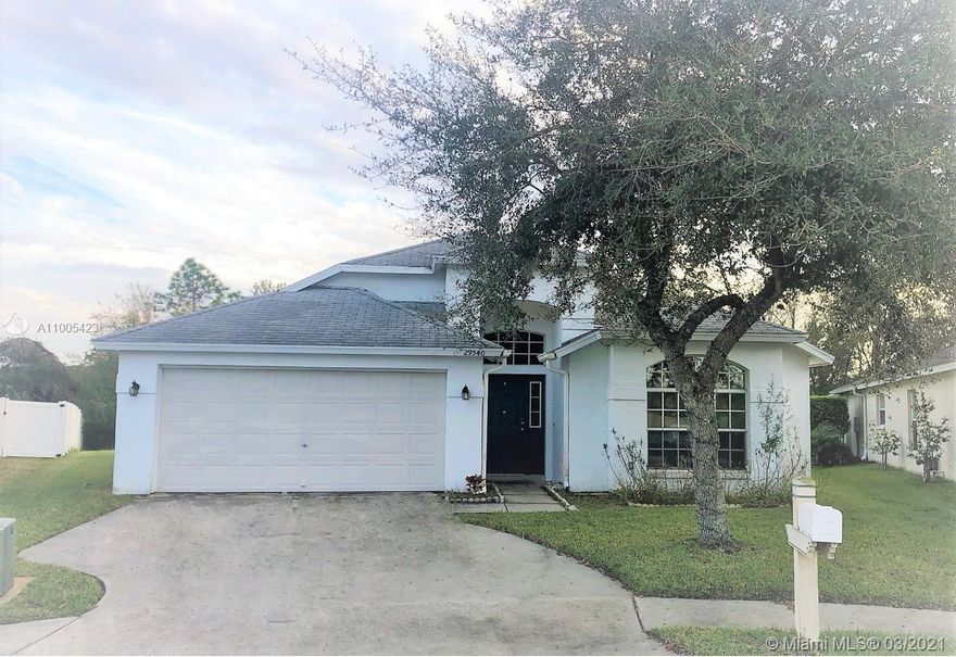 Spectacular house ready to become your home. 4B 2B in exclusive area of Wesley Chapel very good condition, new fridge no more than a week. Easy to show
