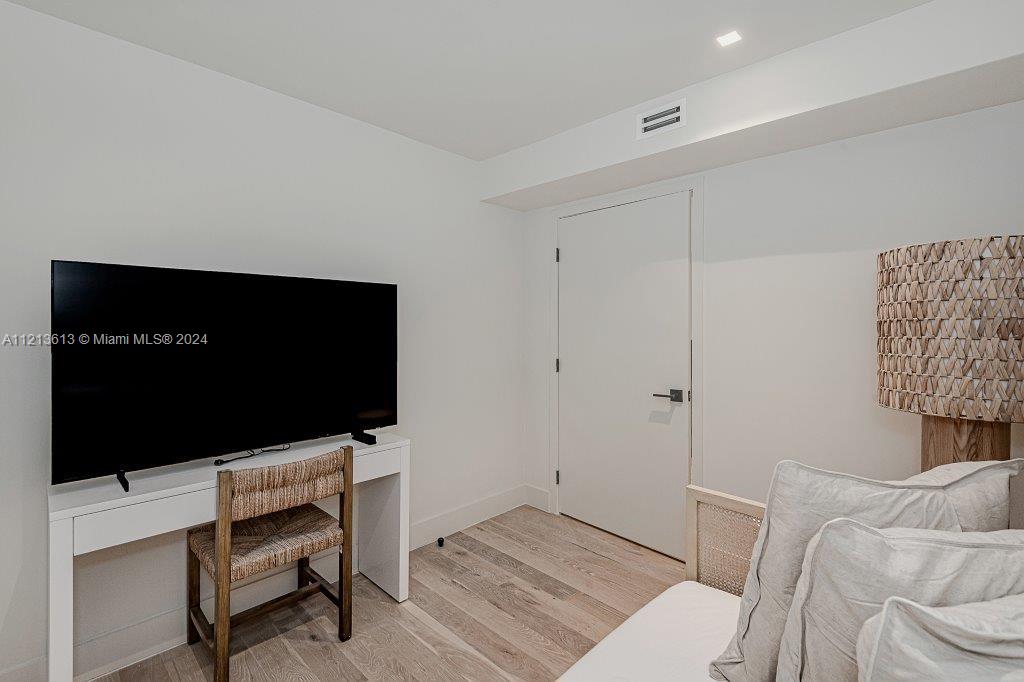 RONEY PALACE CONDO - Residential Lease
