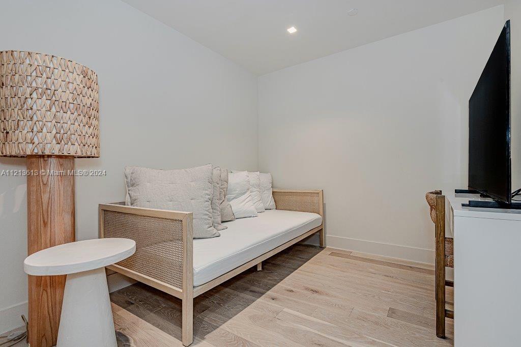 RONEY PALACE CONDO - Residential Lease