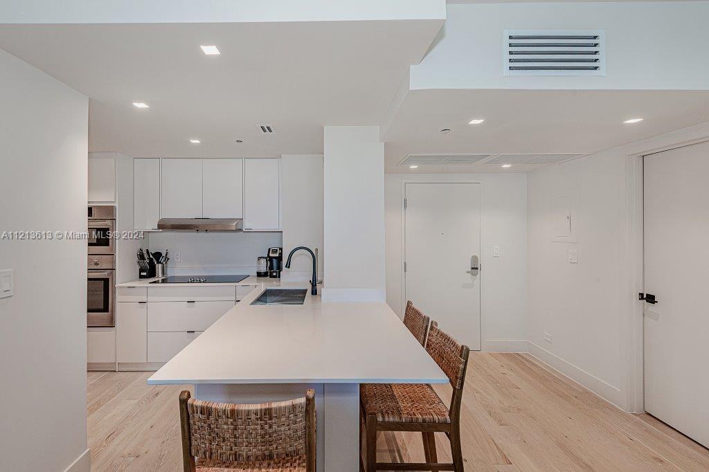 RONEY PALACE CONDO - Residential Lease
