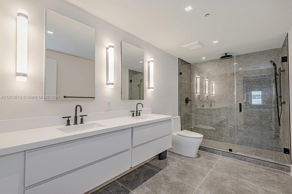 RONEY PALACE CONDO - Residential Lease