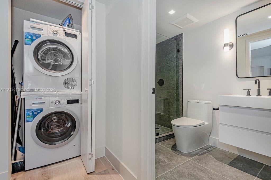 RONEY PALACE CONDO - Residential Lease