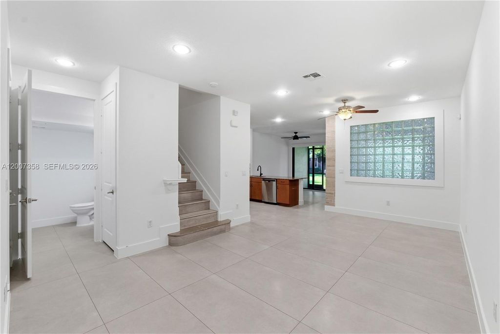 Photo of 13012 N Riverwalk Cir N, Plantation, FL 33325 (MLS # A12007358)