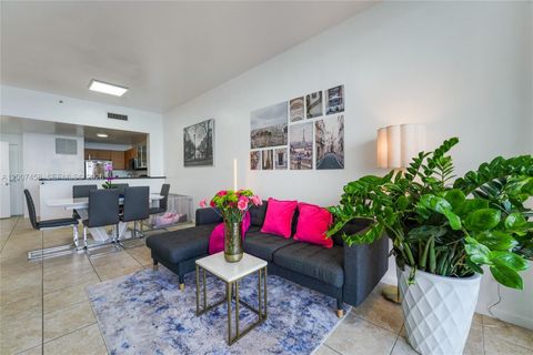 Tiny photo for 725 NE 22nd St #7B, Miami, FL 33137 (MLS # A12007458)