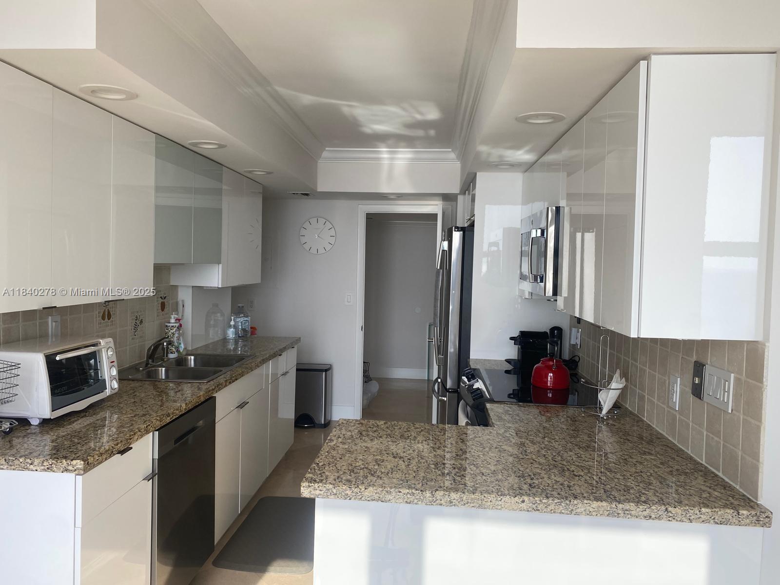 TOWERS OF KEY BISCAYNE CO - Residential Lease