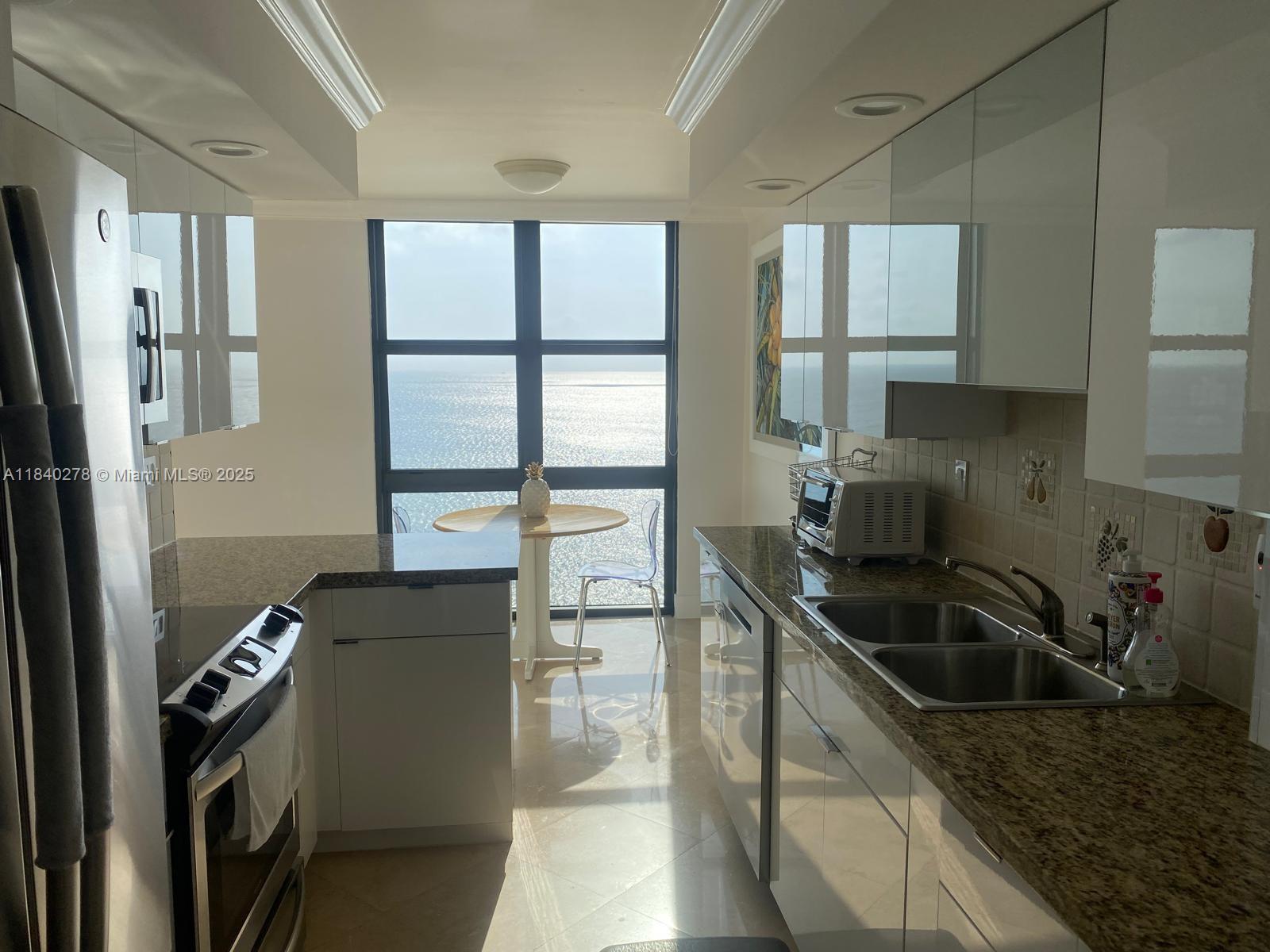 TOWERS OF KEY BISCAYNE CO - Residential Lease