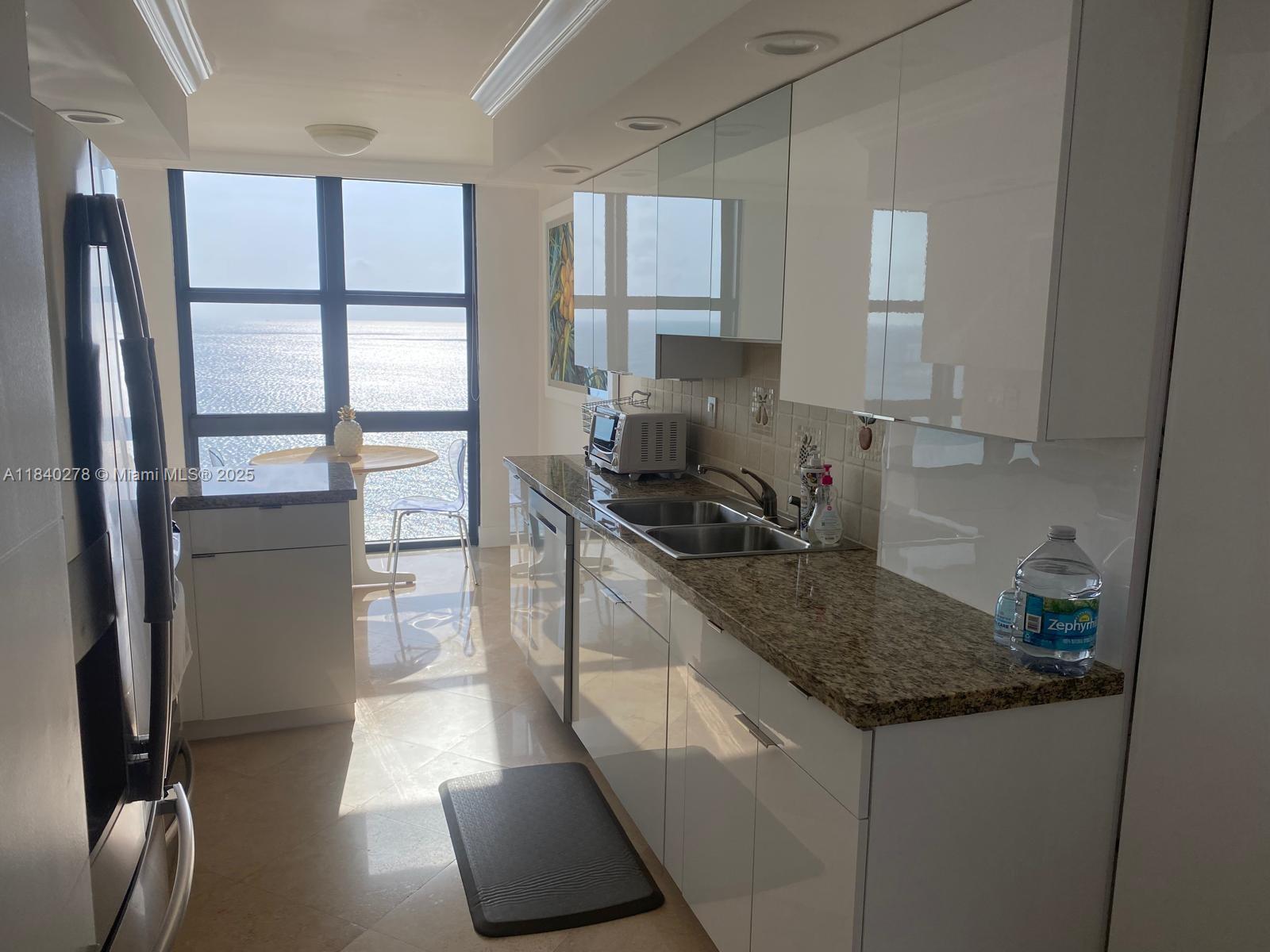 TOWERS OF KEY BISCAYNE CO - Residential Lease