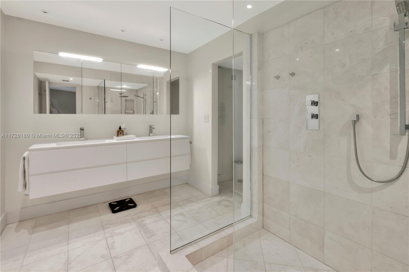 TOWERS OF KEY BISCAYNE CO - Residential Lease