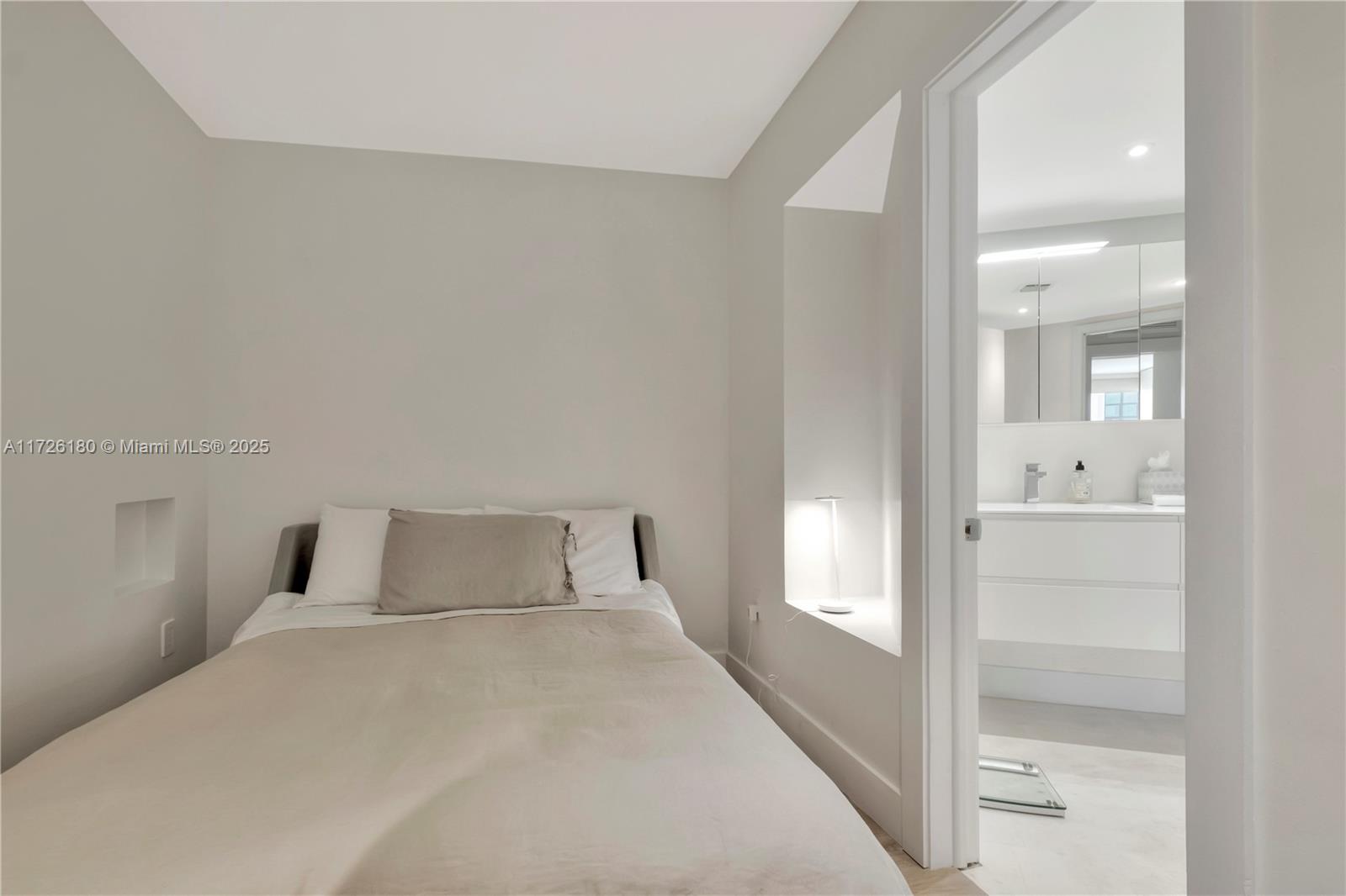 TOWERS OF KEY BISCAYNE CO - Residential Lease