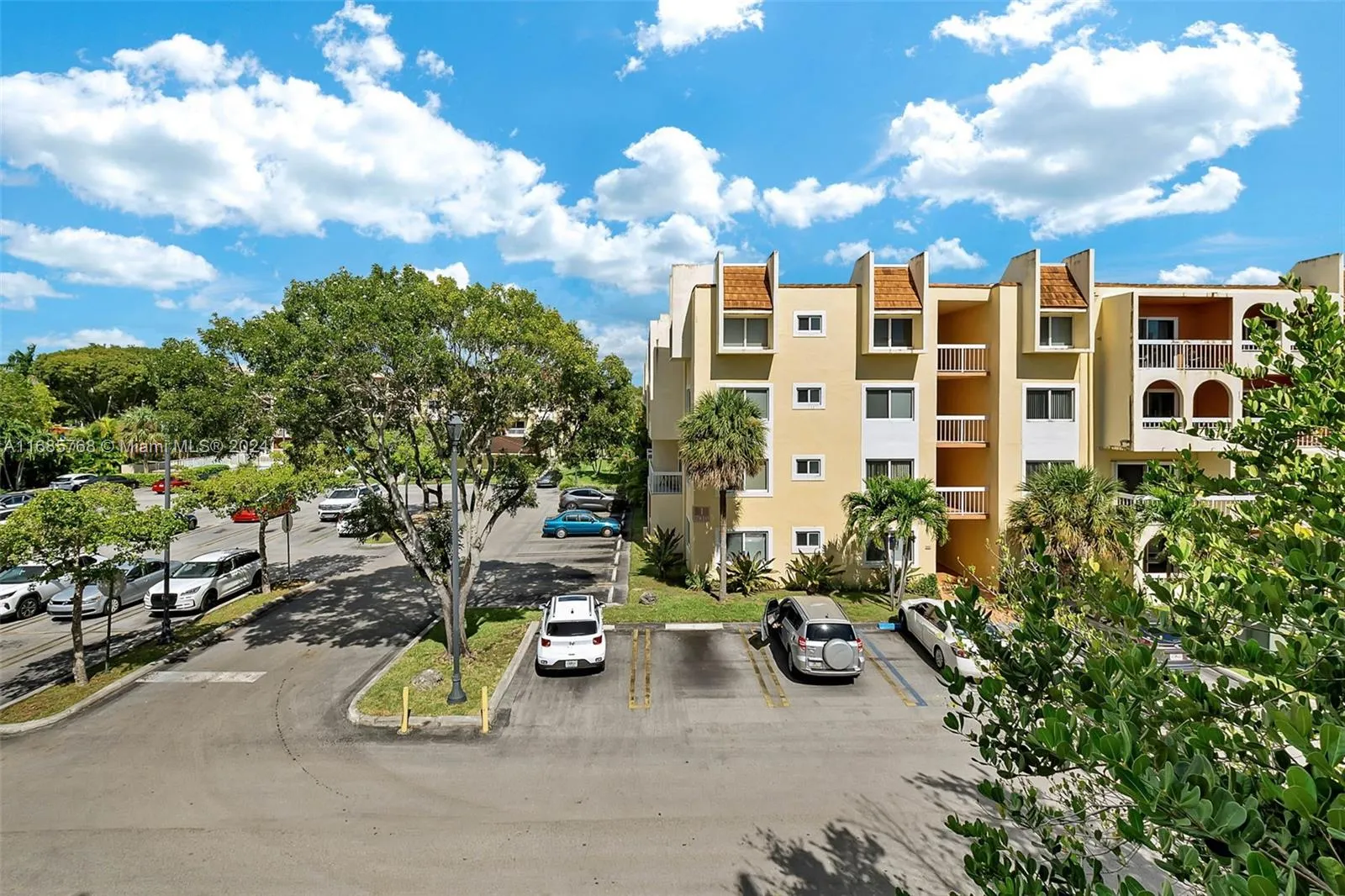 Miami, Florida 33143, United States, 1 Bedroom Bedrooms, ,1 BathroomBathrooms,Residential,Pending,35699