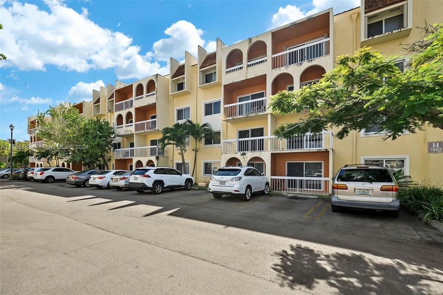 Great potential awaits with this 1 bdrm/1 condo at the Village of Kings Creek. Open living/dining area. Kitchen with pass through. Bedroom has two closets. Impact windows and doors. Balcony. Common area laundry. 1 parking space plus guest parking. Amenities include swimming pool, community room. Fantastic location with close proximity to Dadeland, Palmetto Expressway.