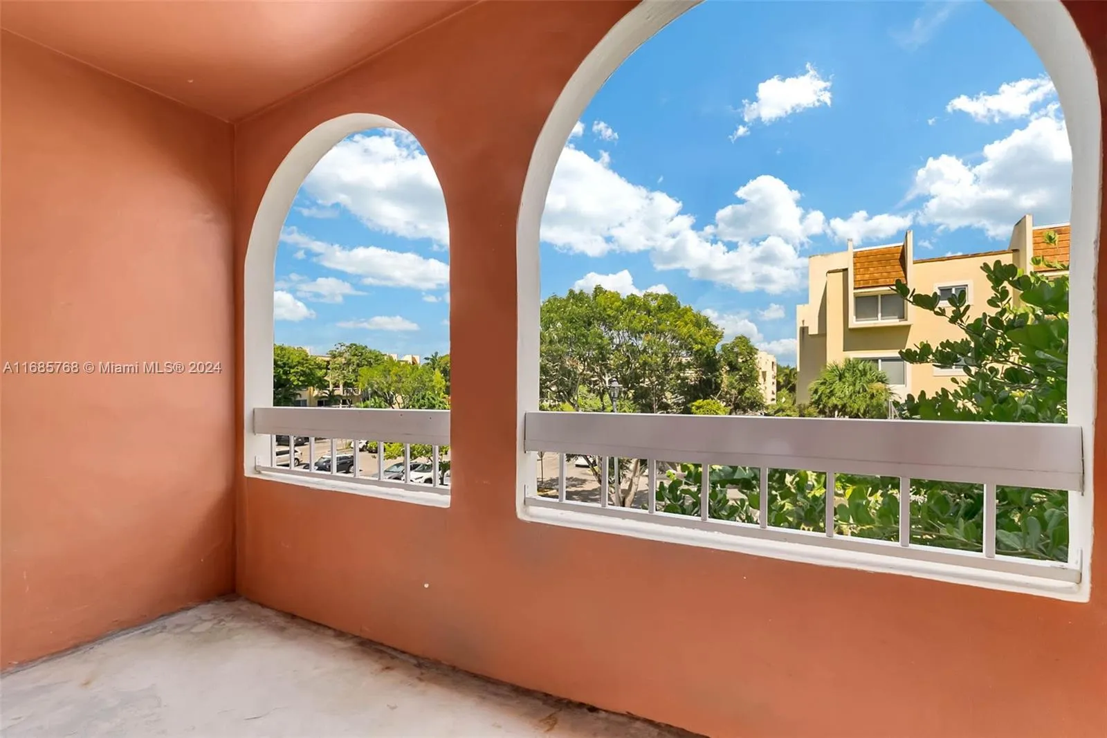 Miami, Florida 33143, United States, 1 Bedroom Bedrooms, ,1 BathroomBathrooms,Residential,Pending,35699