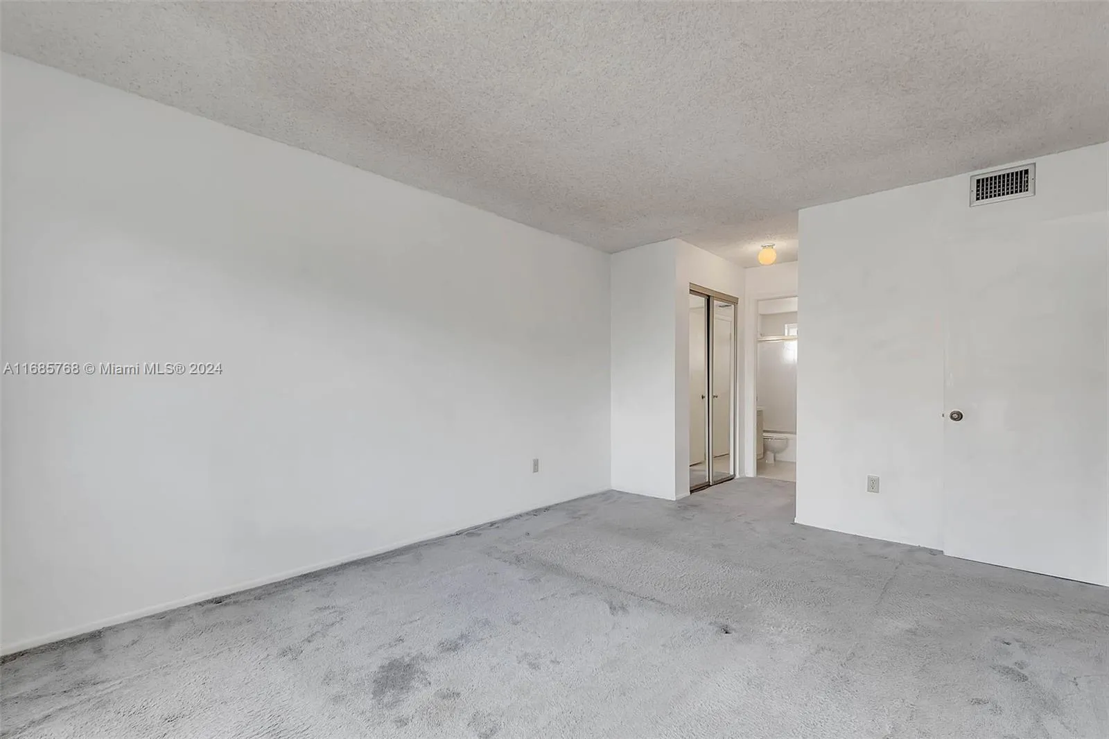 Miami, Florida 33143, United States, 1 Bedroom Bedrooms, ,1 BathroomBathrooms,Residential,Pending,35699