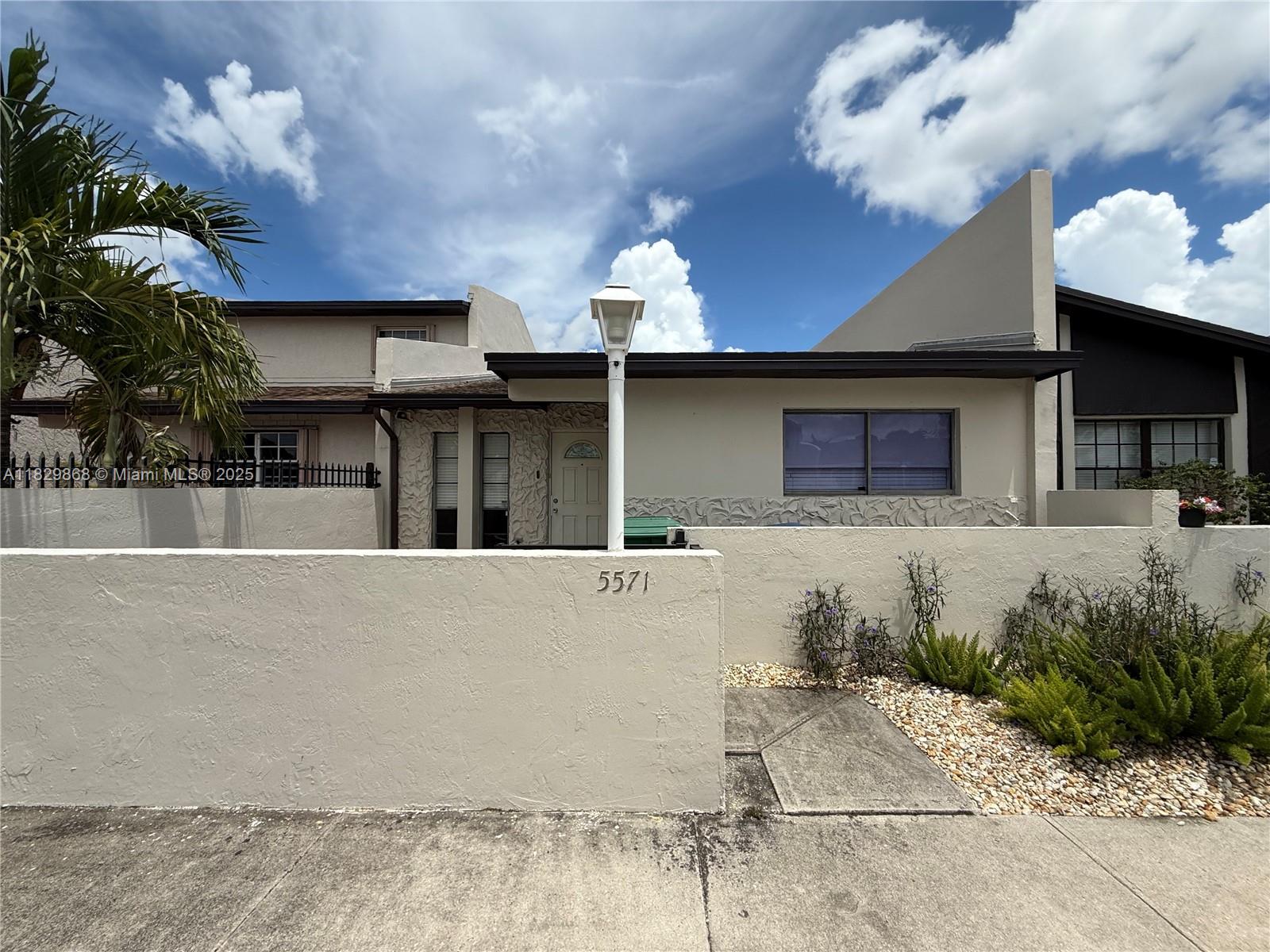 5571 NW 194th Ln, Miami Gardens, FL, 33055/$435,000 2 5571 NW 194th Ln