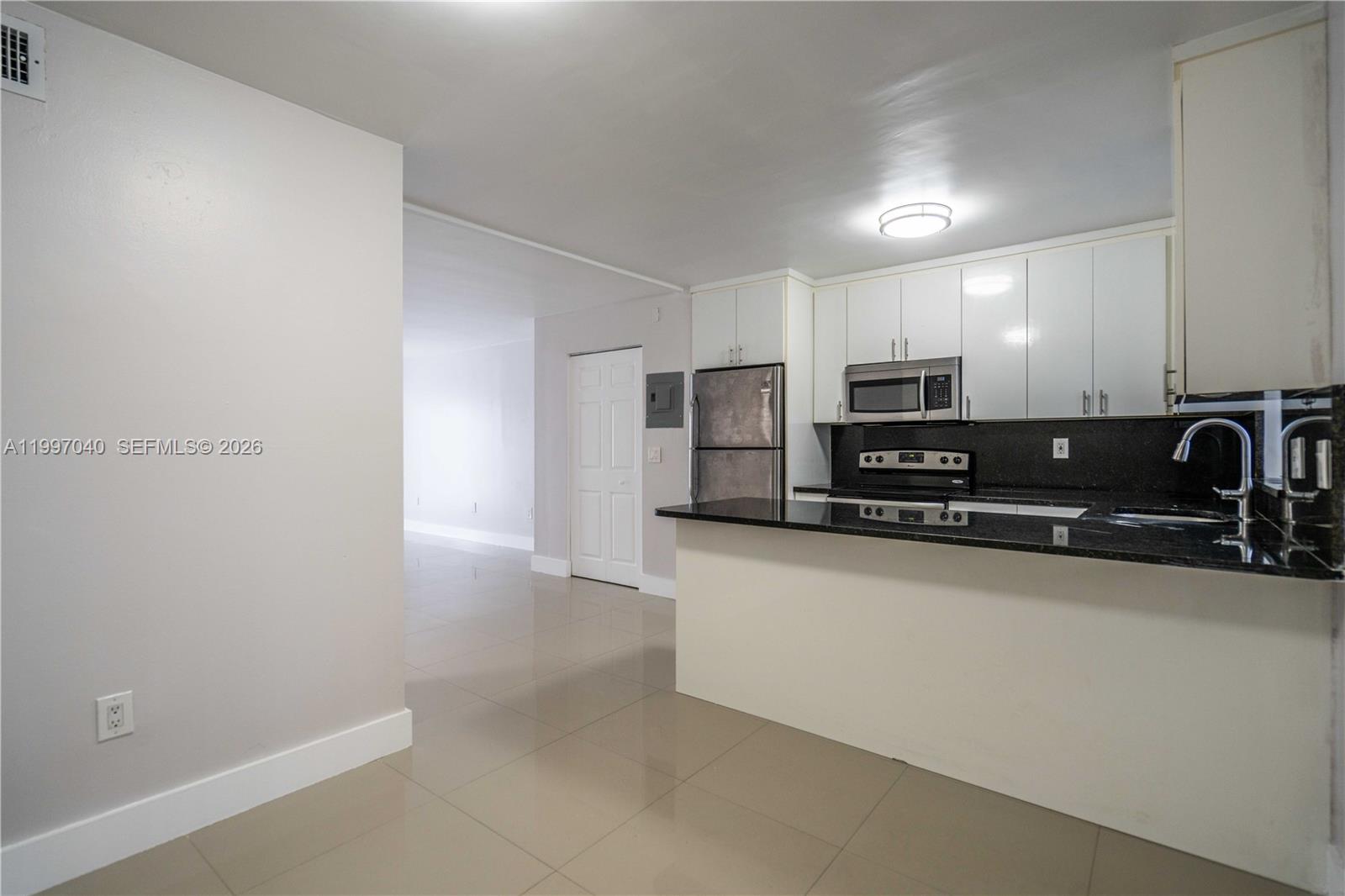 1986 Biarritz Dr 207