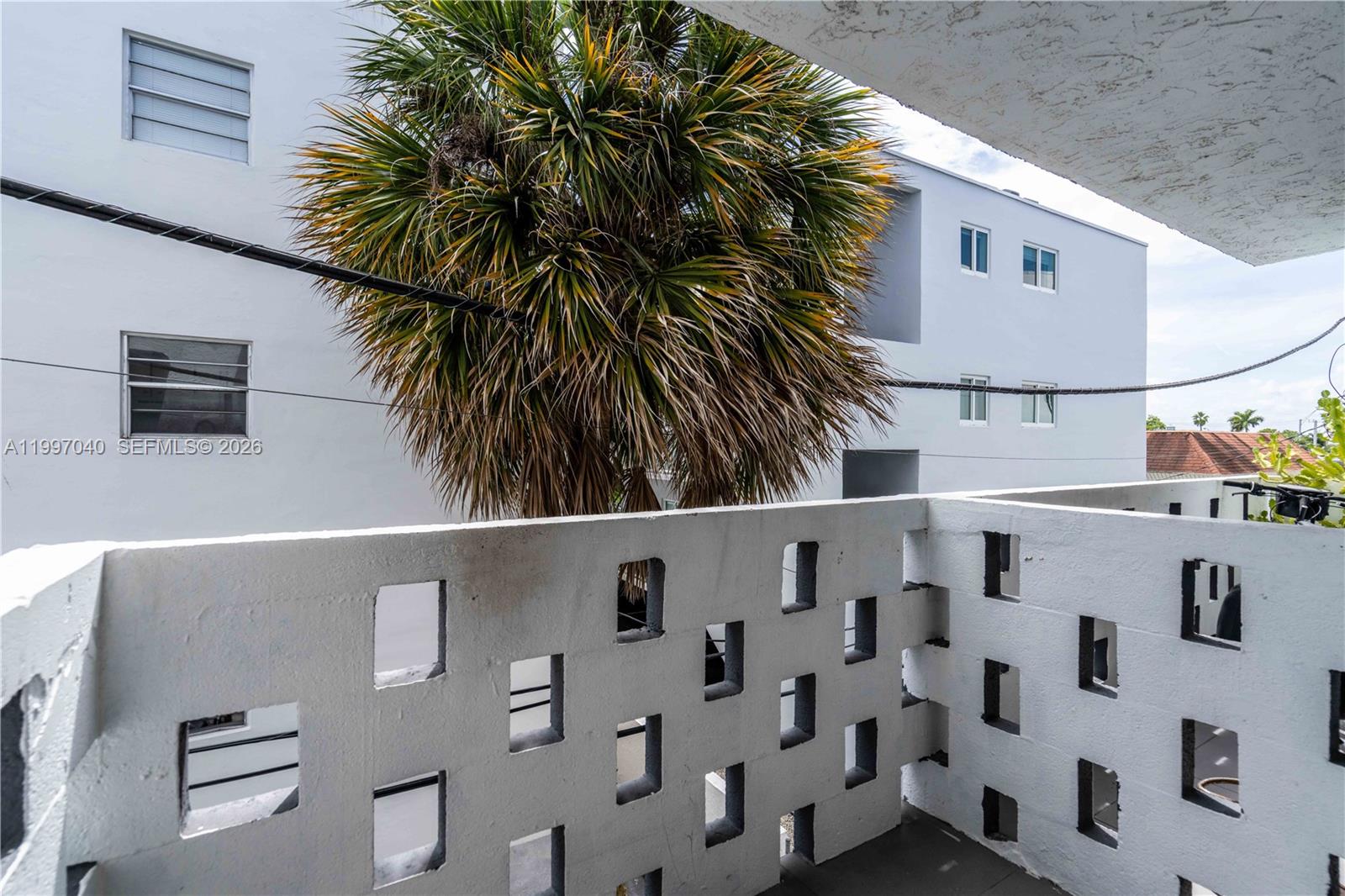 1986 Biarritz Dr 207