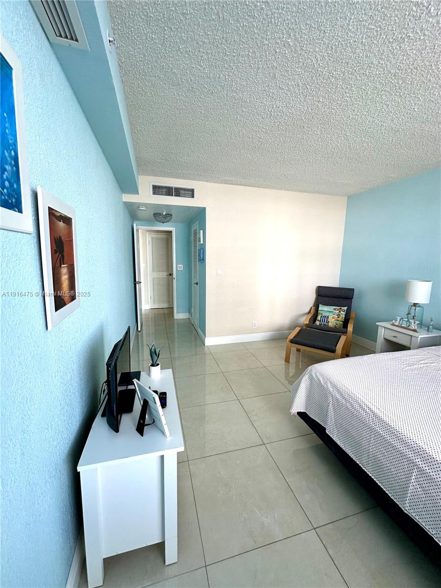 WAVE CONDO - Residential