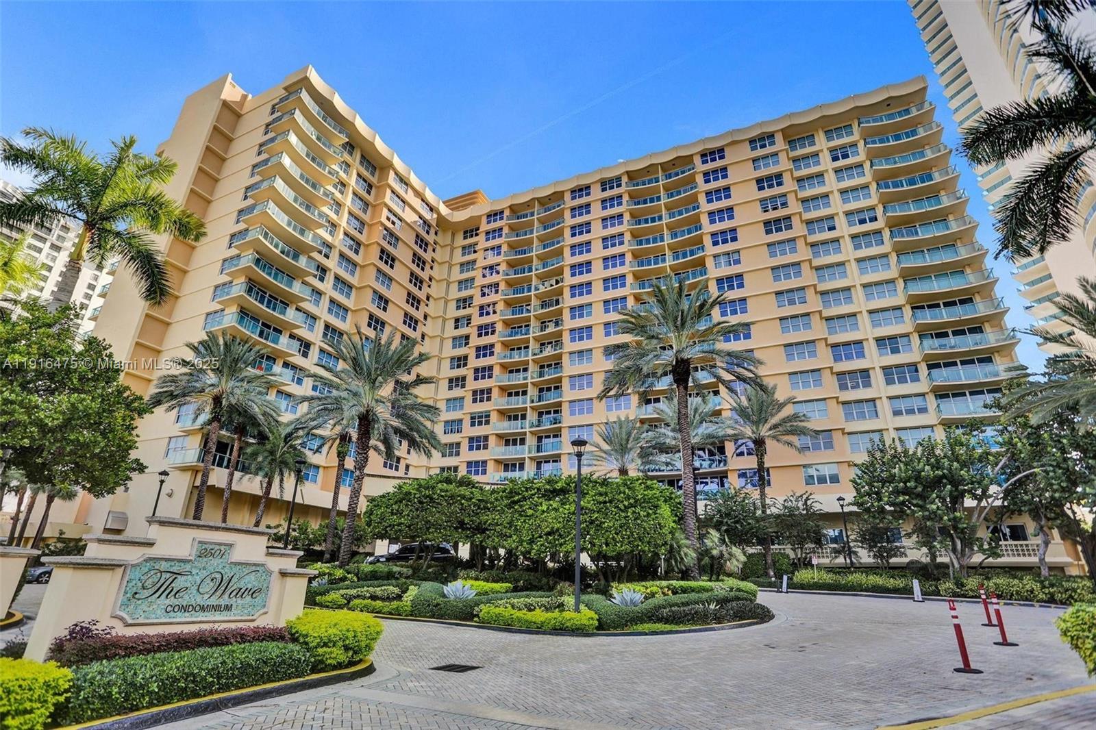 WAVE CONDO - Residential