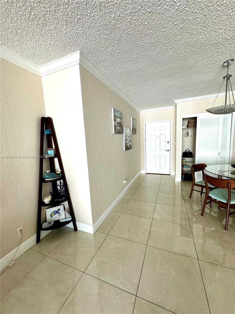 WAVE CONDO - Residential