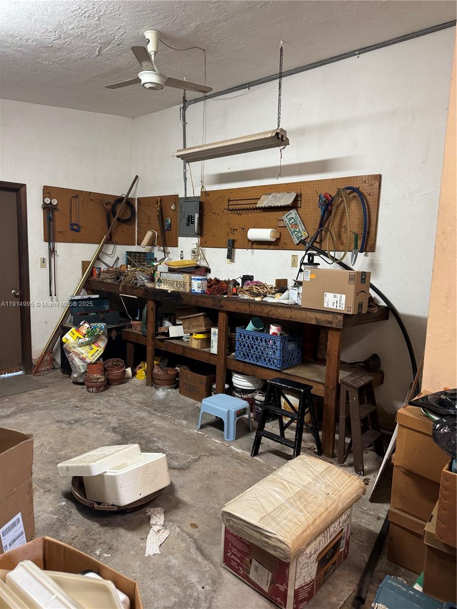 PLANTATION GARDENS 1ST SE - Residential