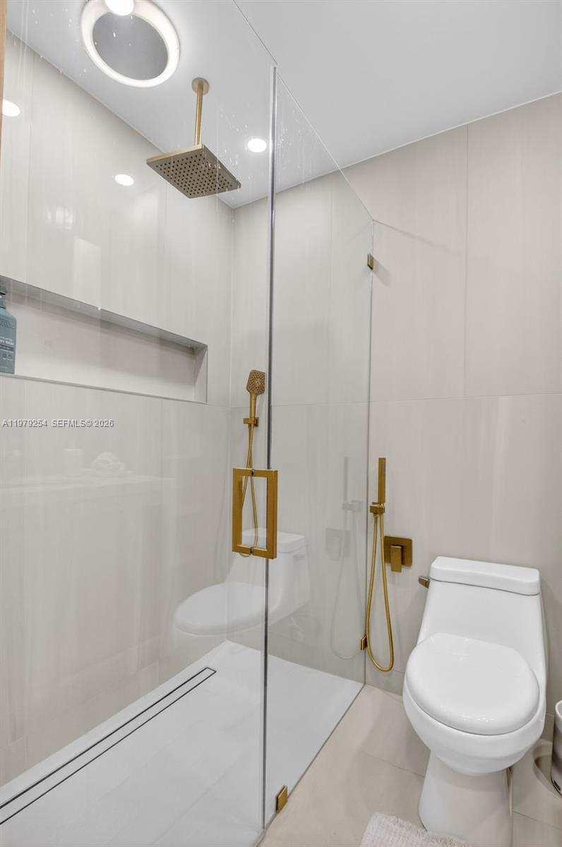 PINE POINT VILLAS CONDO - Residential