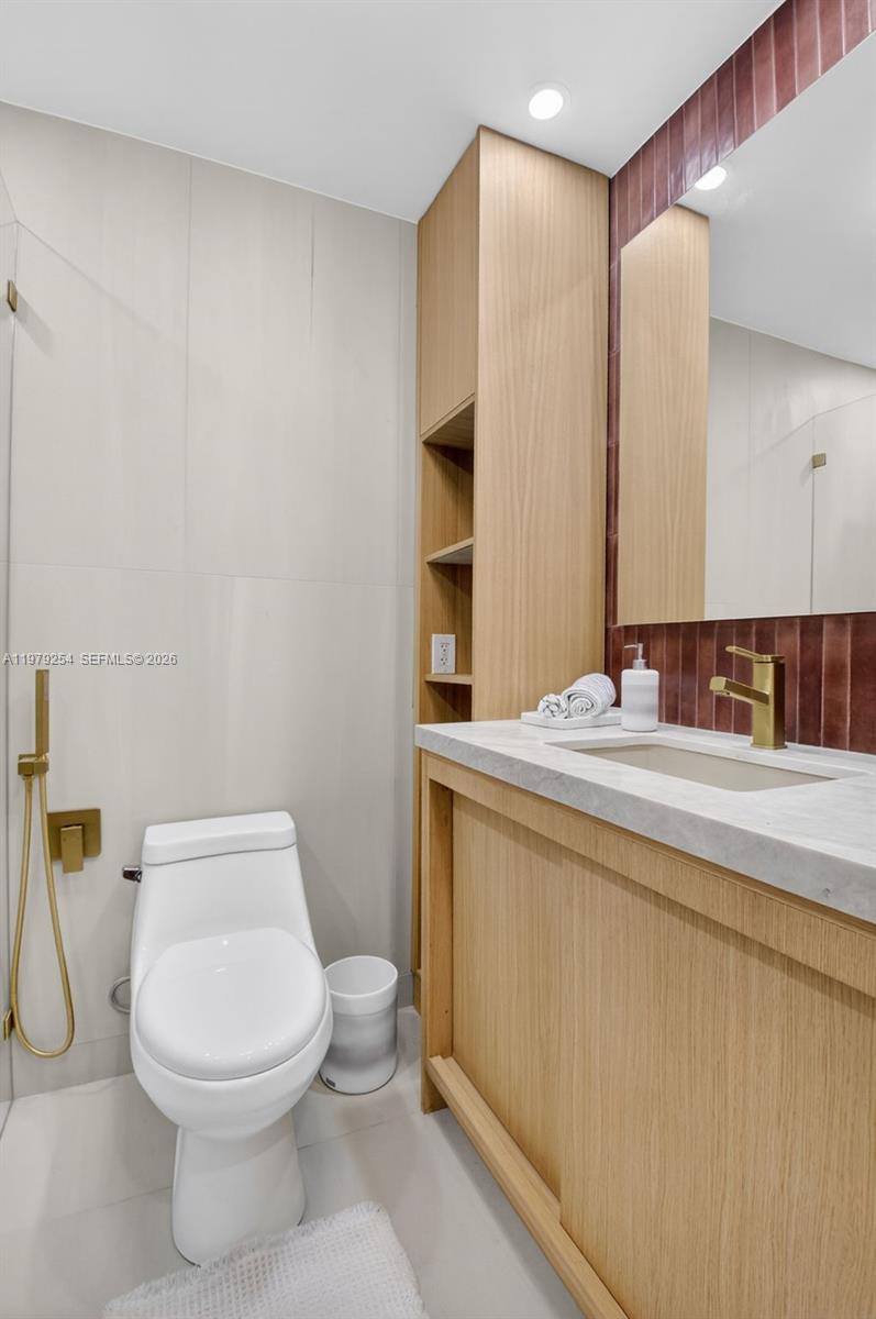 PINE POINT VILLAS CONDO - Residential