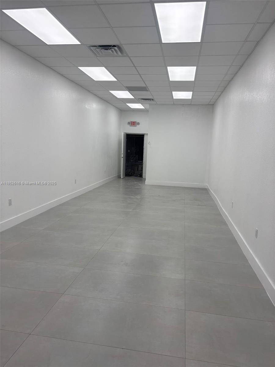 Prime 686 SF retail space at 1400-1406 NW 119th St, Miami, FL. High-traffic corridor with 34,525 vehicles daily, Walk Score 66. Ideal for retail/service businesses with 20,816 residents nearby. Built 1981, BU-2 zoning, 7 parking spaces. Priced at $29.39/SF, below market. In Opportunity Zone, near Tri-Rail.