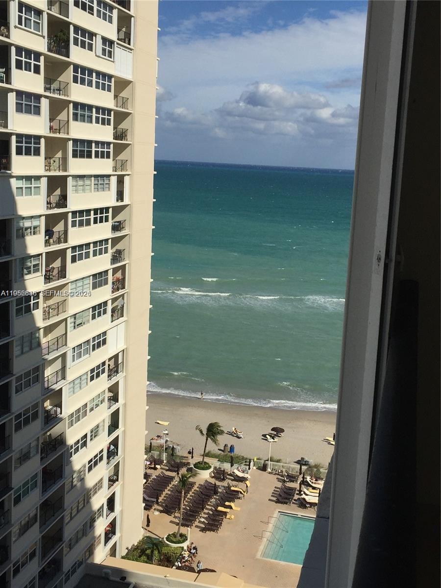 LA MER ESTATES SOUTH COND - Residential Lease