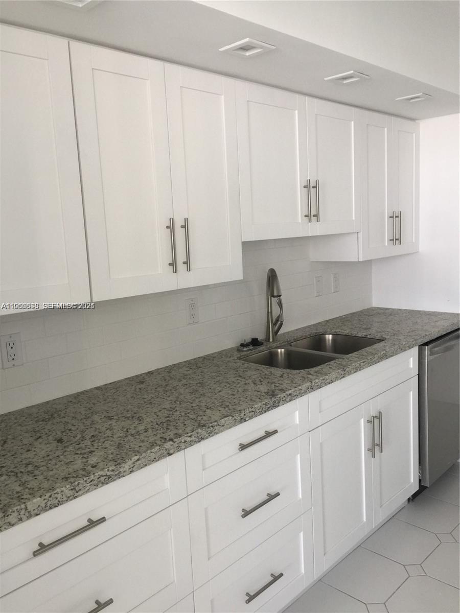 LA MER ESTATES SOUTH COND - Residential Lease