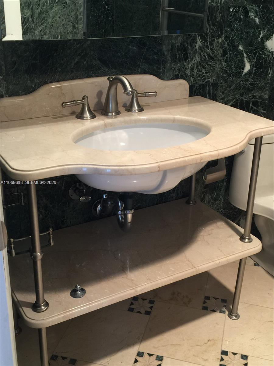 LA MER ESTATES SOUTH COND - Residential Lease