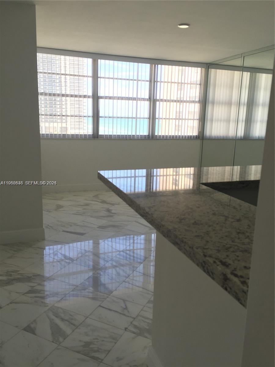 LA MER ESTATES SOUTH COND - Residential Lease