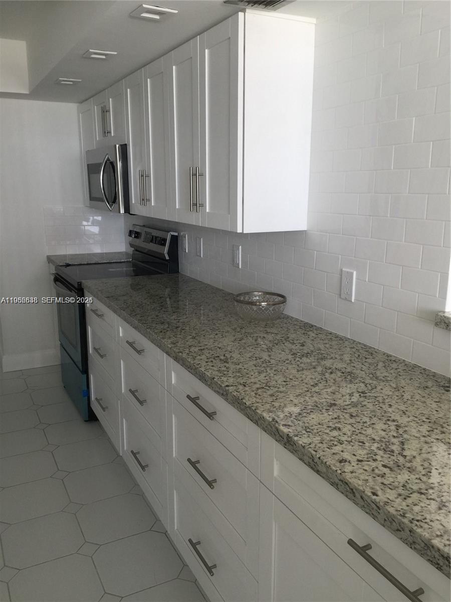 LA MER ESTATES SOUTH COND - Residential Lease