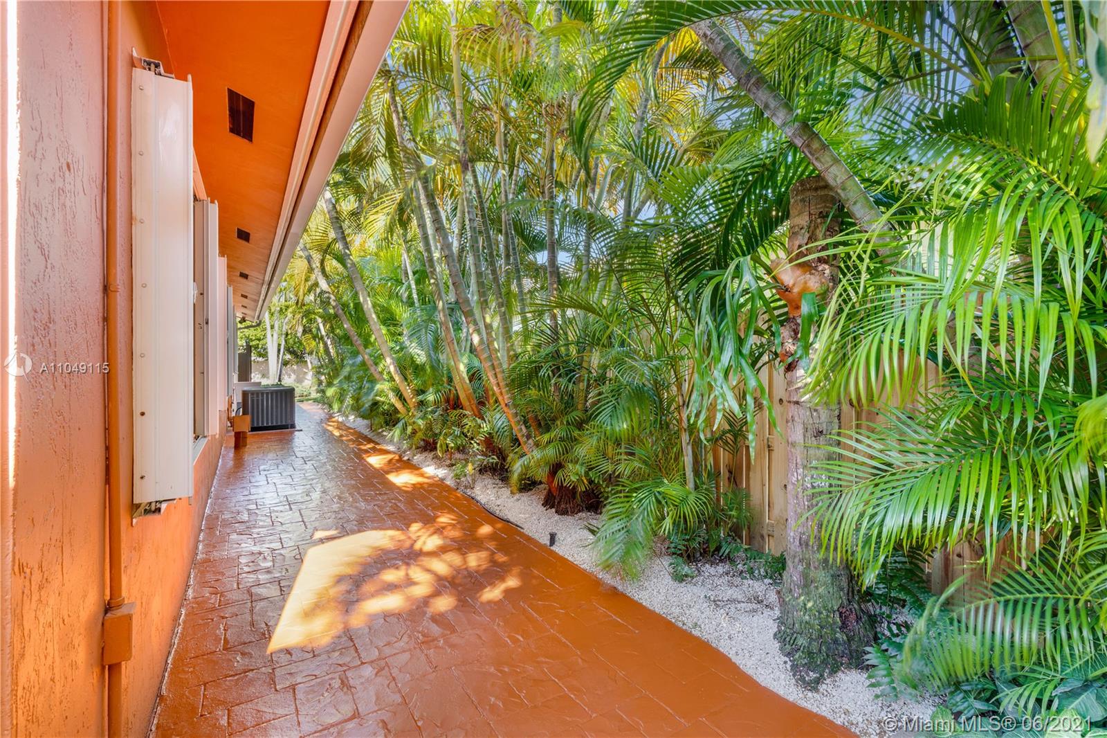 SILVER PALMS - Residential