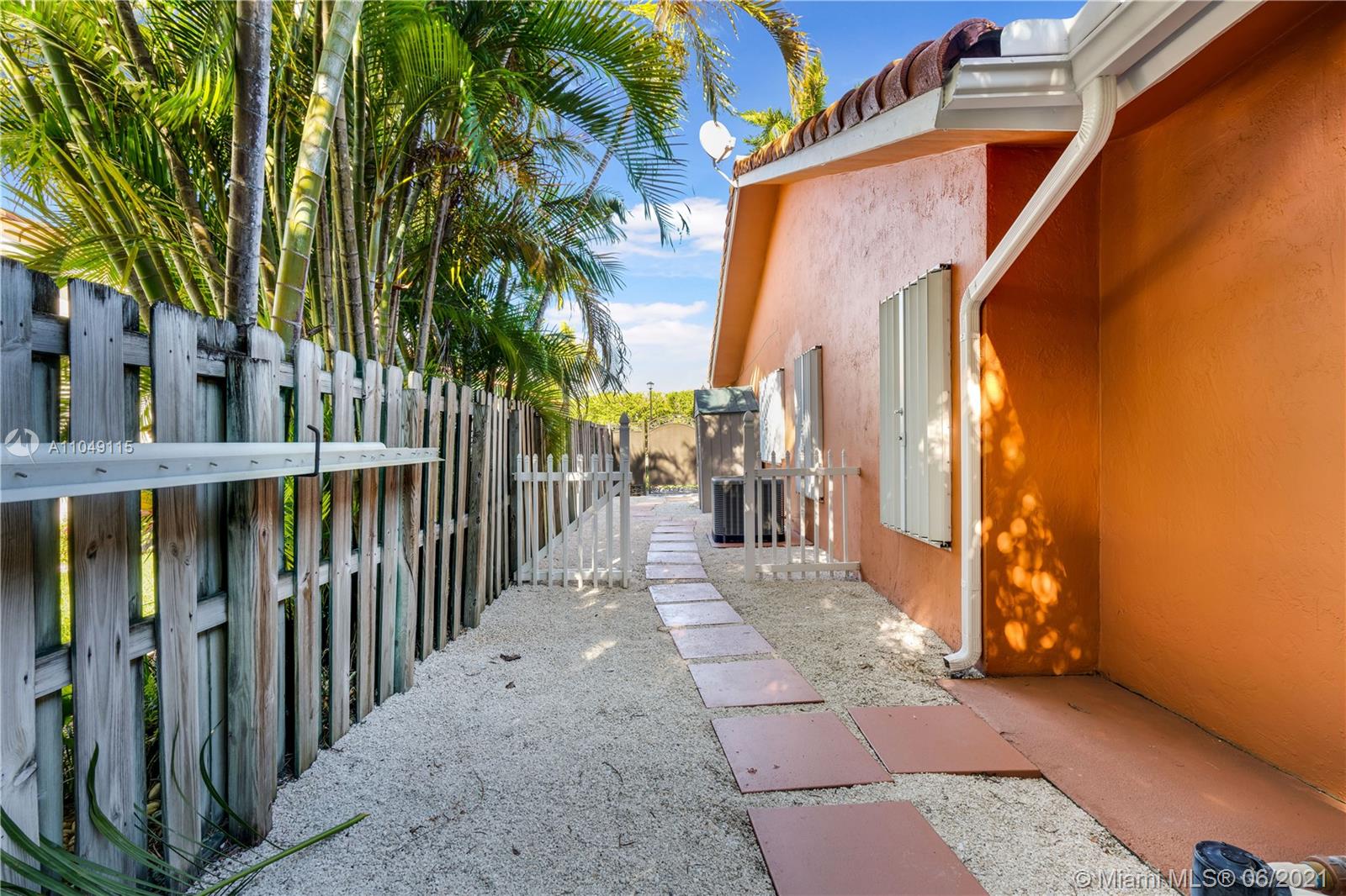 SILVER PALMS - Residential