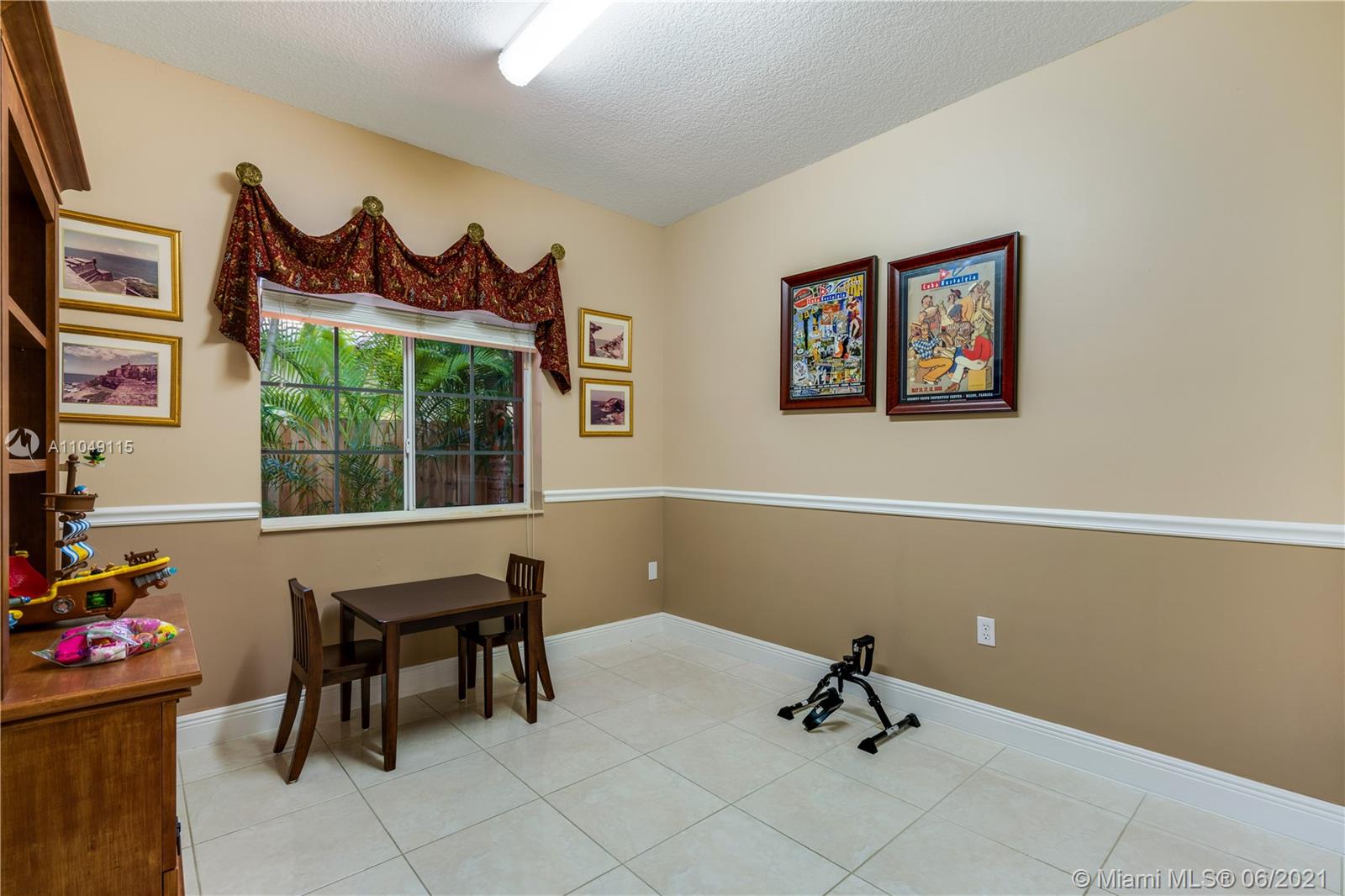 SILVER PALMS - Residential