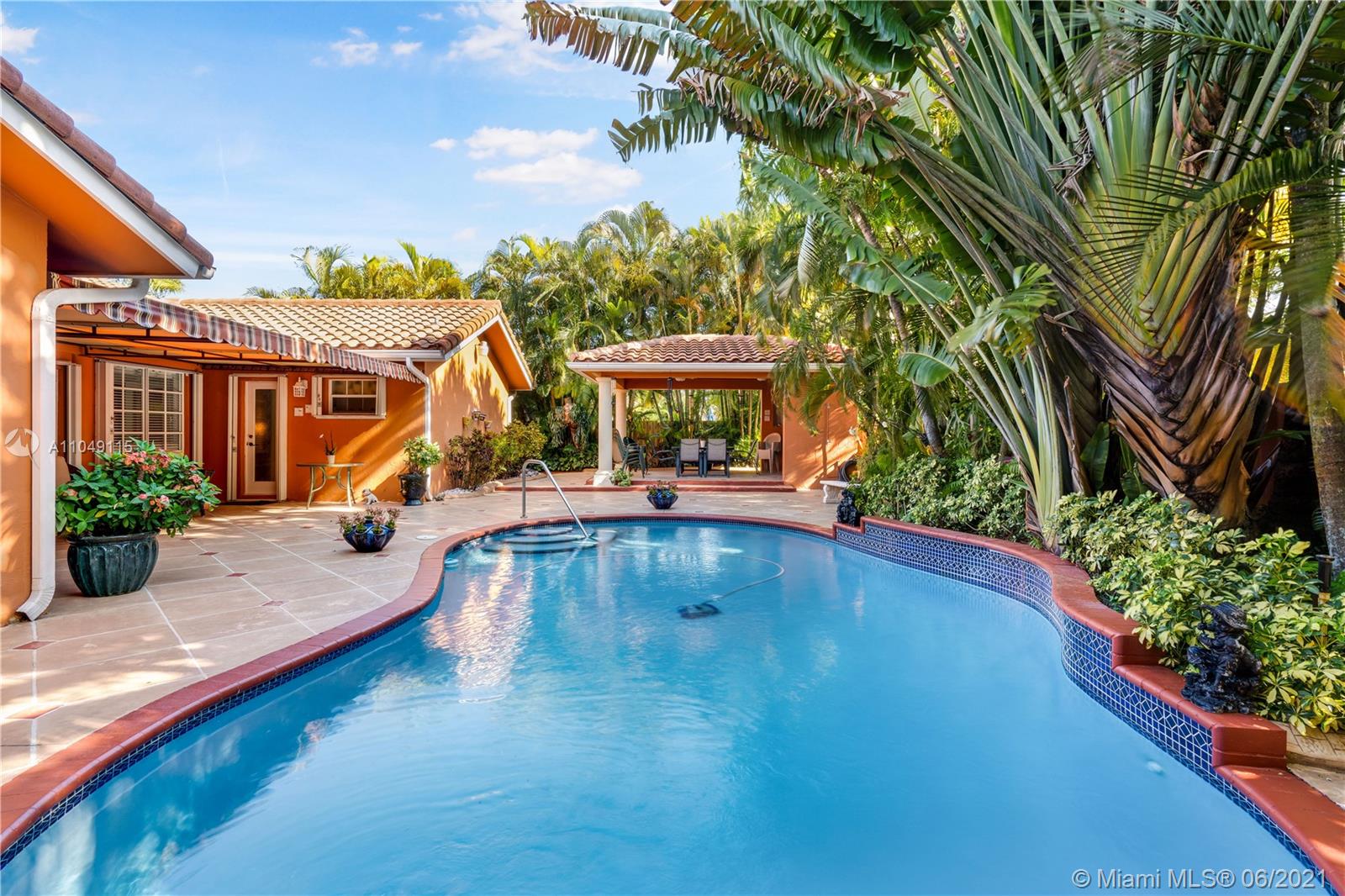 SILVER PALMS - Residential